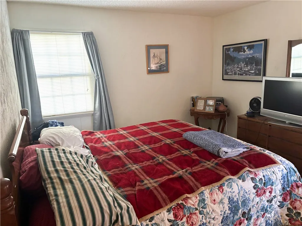 1658 W 109th Place, Los Angeles, California 90047 home-pic-15
