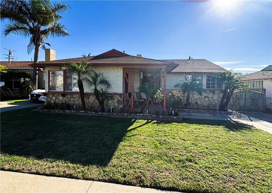 1658 W 109th Place, Los Angeles, California 90047 home-pic-1