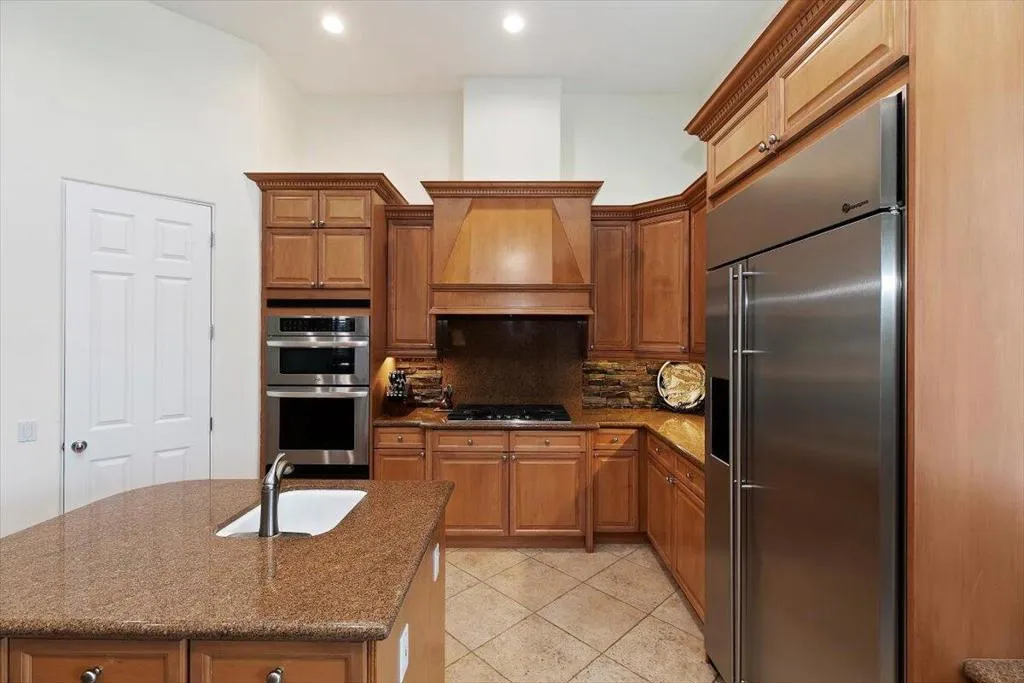 50 Toscana Way E, Rancho Mirage, California 92270 home-pic-33