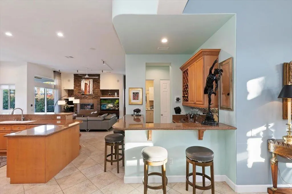 50 Toscana Way E, Rancho Mirage, California 92270 home-pic-29