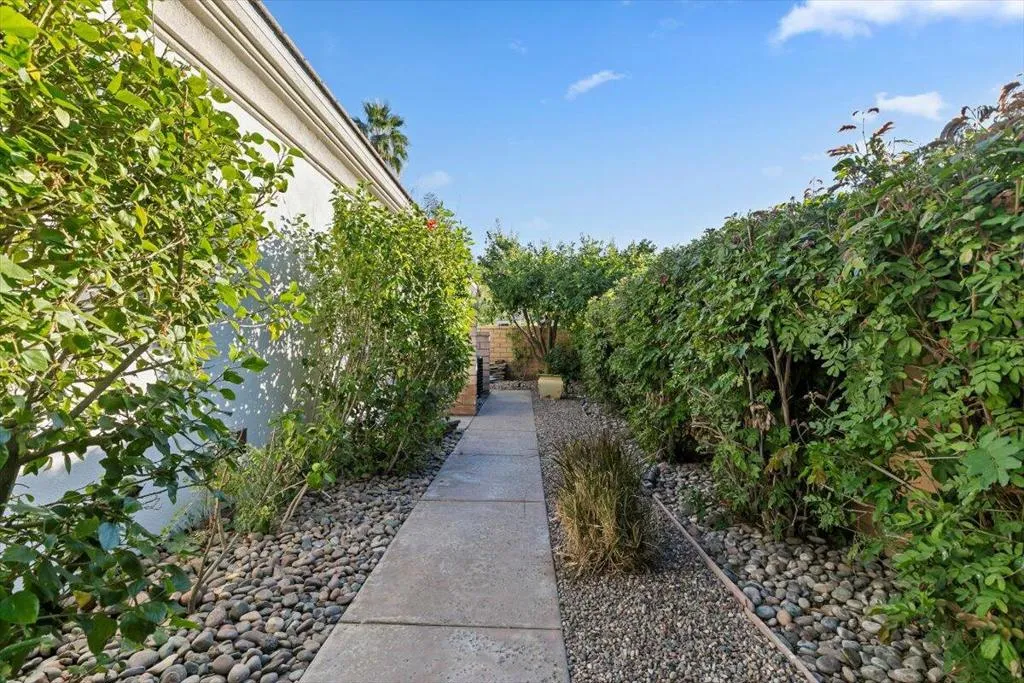 50 Toscana Way E, Rancho Mirage, California 92270 home-pic-56