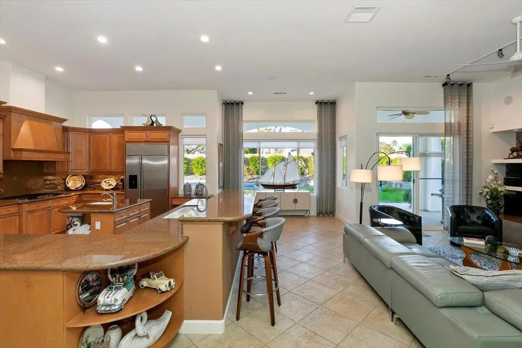 50 Toscana Way E, Rancho Mirage, California 92270 home-pic-42