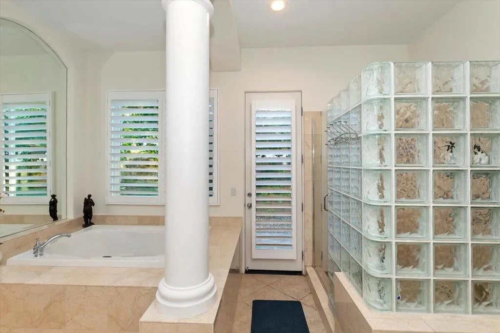 50 Toscana Way E, Rancho Mirage, California 92270 home-pic-54