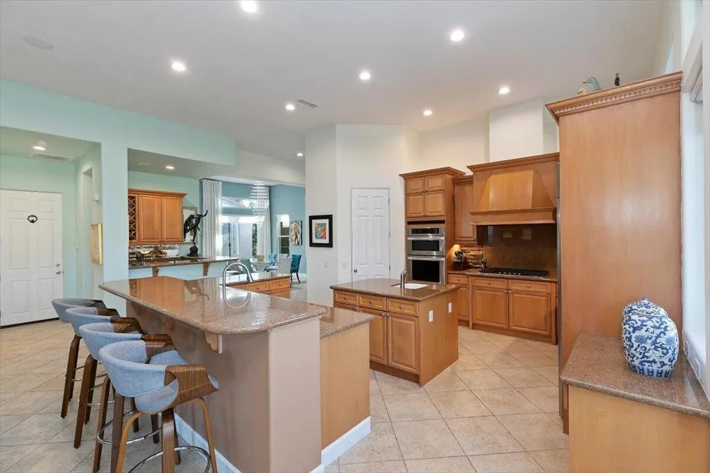 50 Toscana Way E, Rancho Mirage, California 92270 home-pic-32