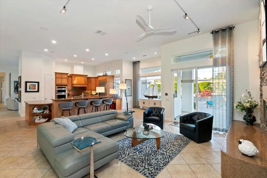 50 Toscana Way E, Rancho Mirage, California 92270 home-pic-39