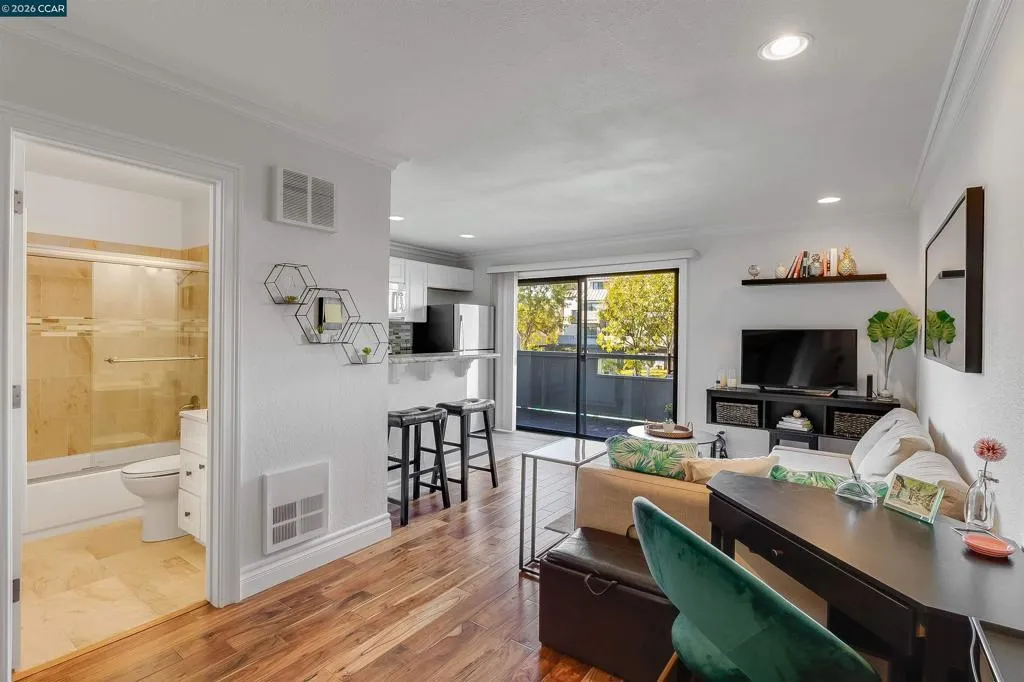1 Embarcadero W 164, Oakland, California 94607 — photo 5