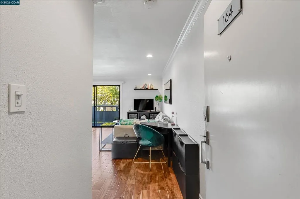1 Embarcadero W 164, Oakland, California 94607 — photo 4