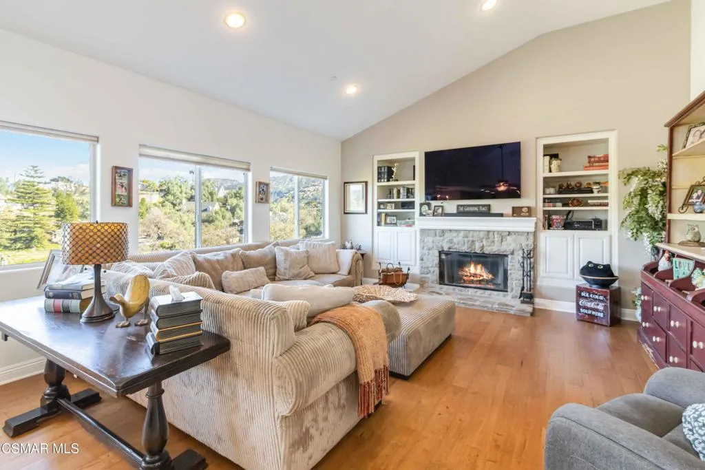1308 Gonzales Road, Simi Valley, California 93063 home-pic-19