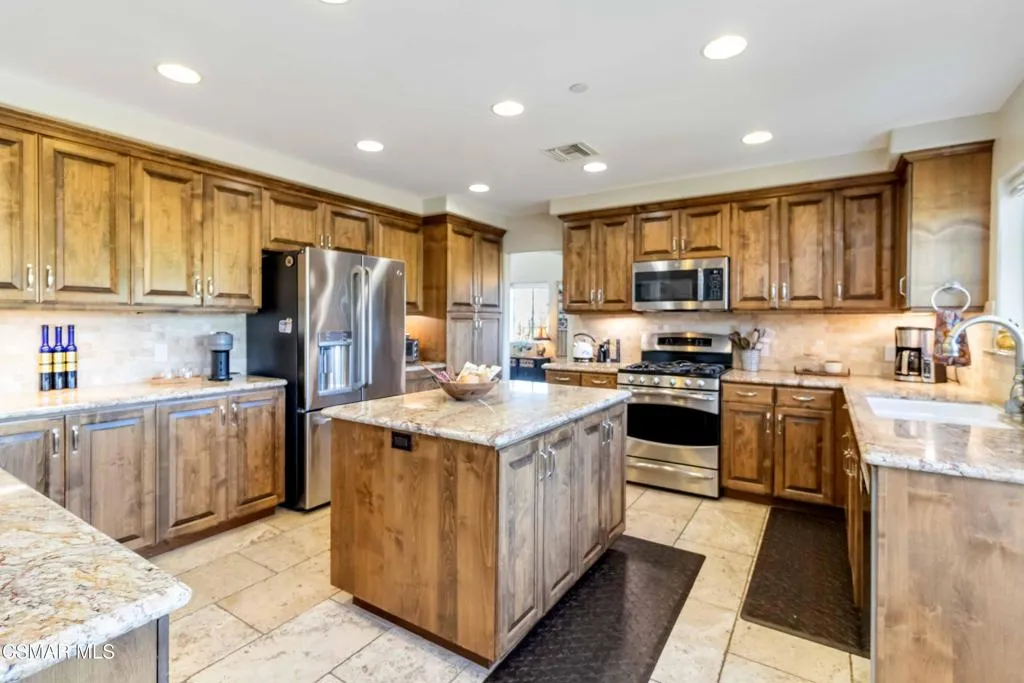 1308 Gonzales Road, Simi Valley, California 93063 home-pic-15