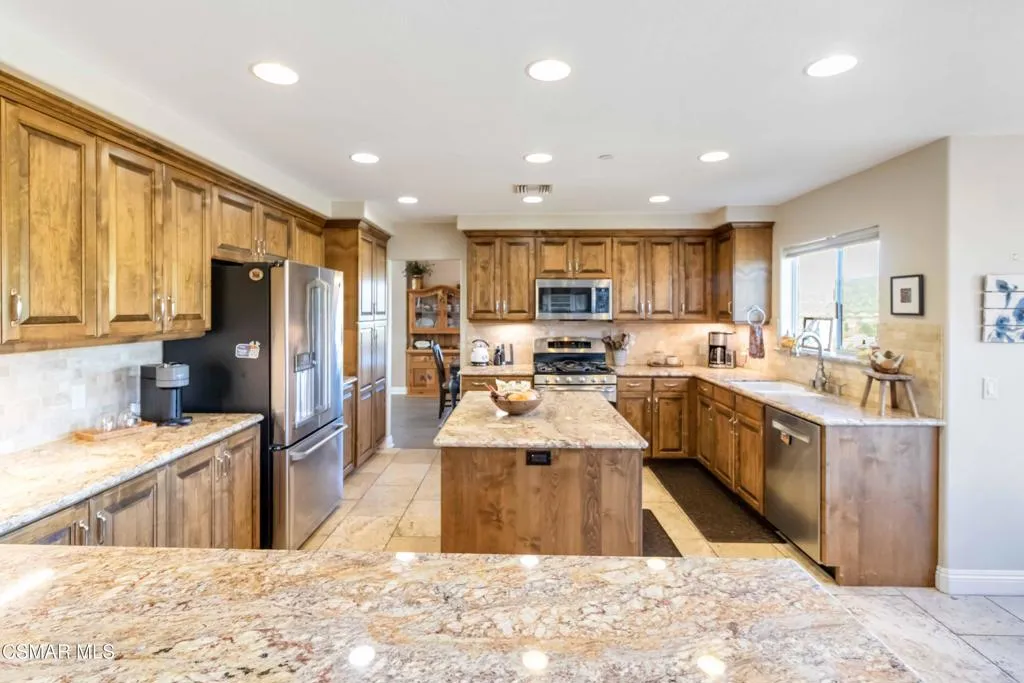1308 Gonzales Road, Simi Valley, California 93063 home-pic-16