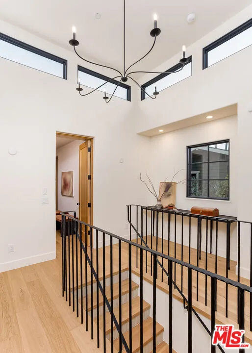 2445 Glyndon Avenue, Venice, California 90291 home-pic-36