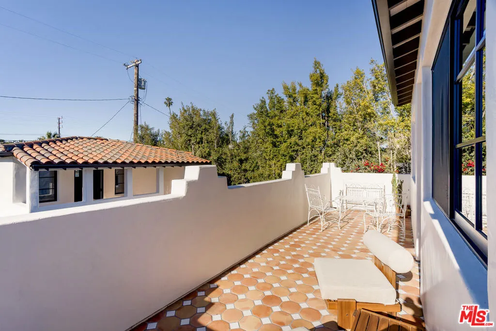 2445 Glyndon Avenue, Venice, California 90291 home-pic-41