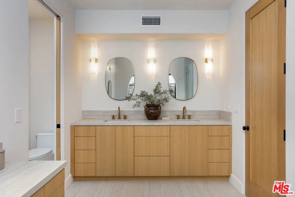 2445 Glyndon Avenue, Venice, California 90291 home-pic-47