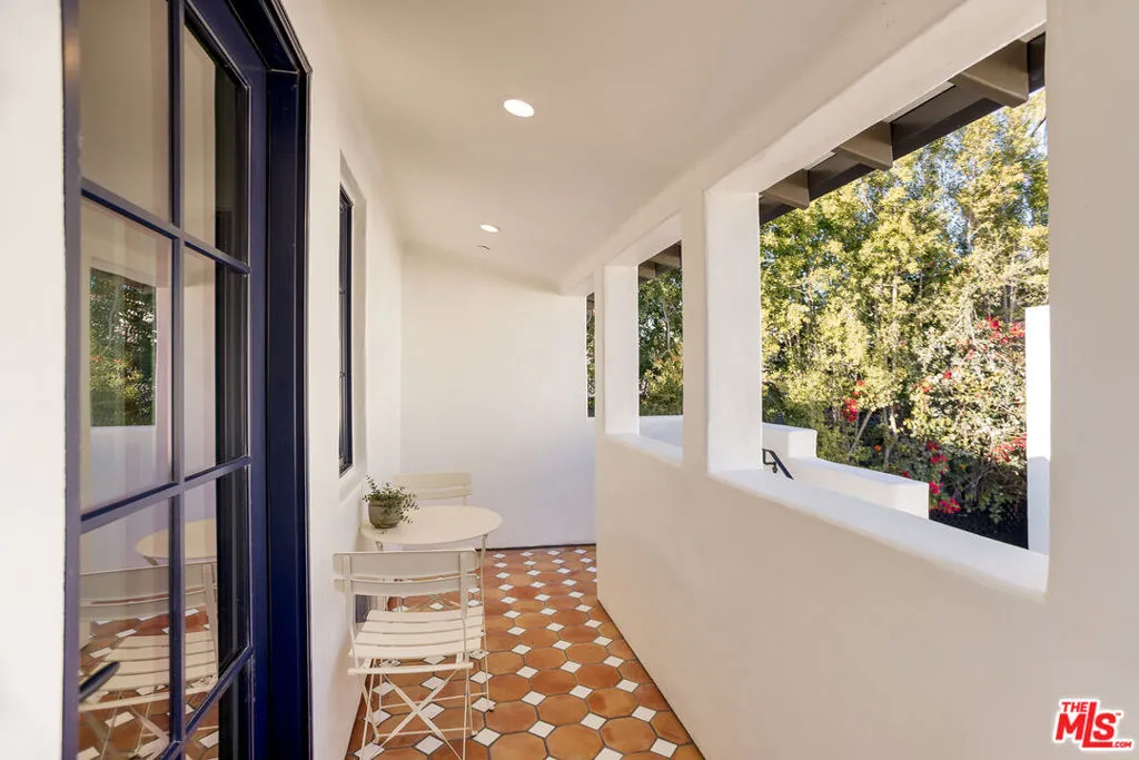 2445 Glyndon Avenue, Venice, California 90291 home-pic-65