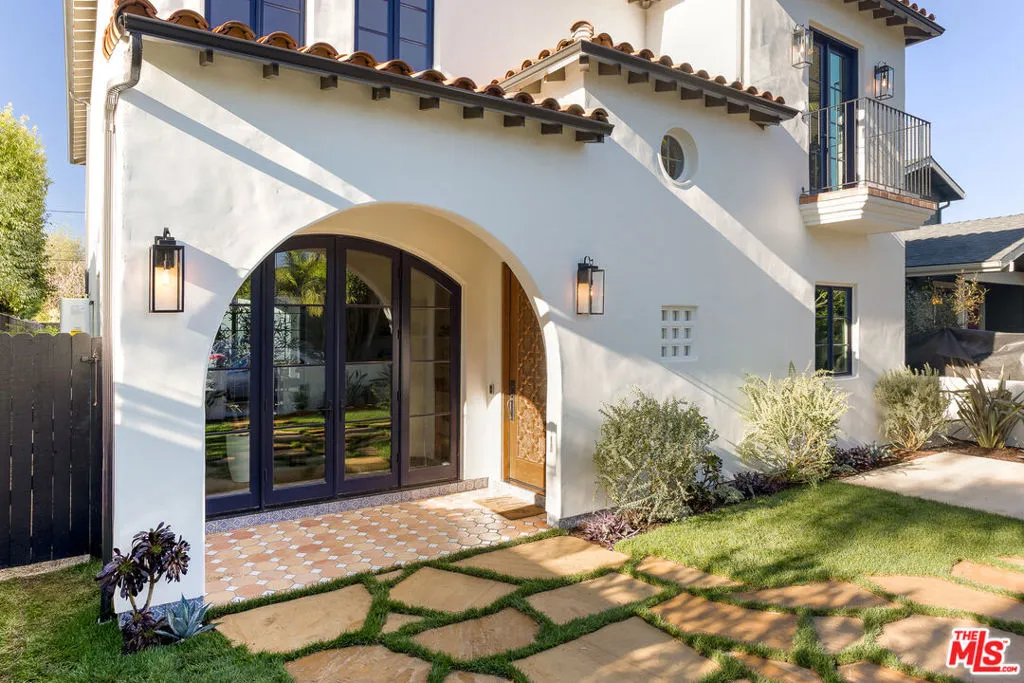 2445 Glyndon Avenue, Venice, California 90291 home-pic-2