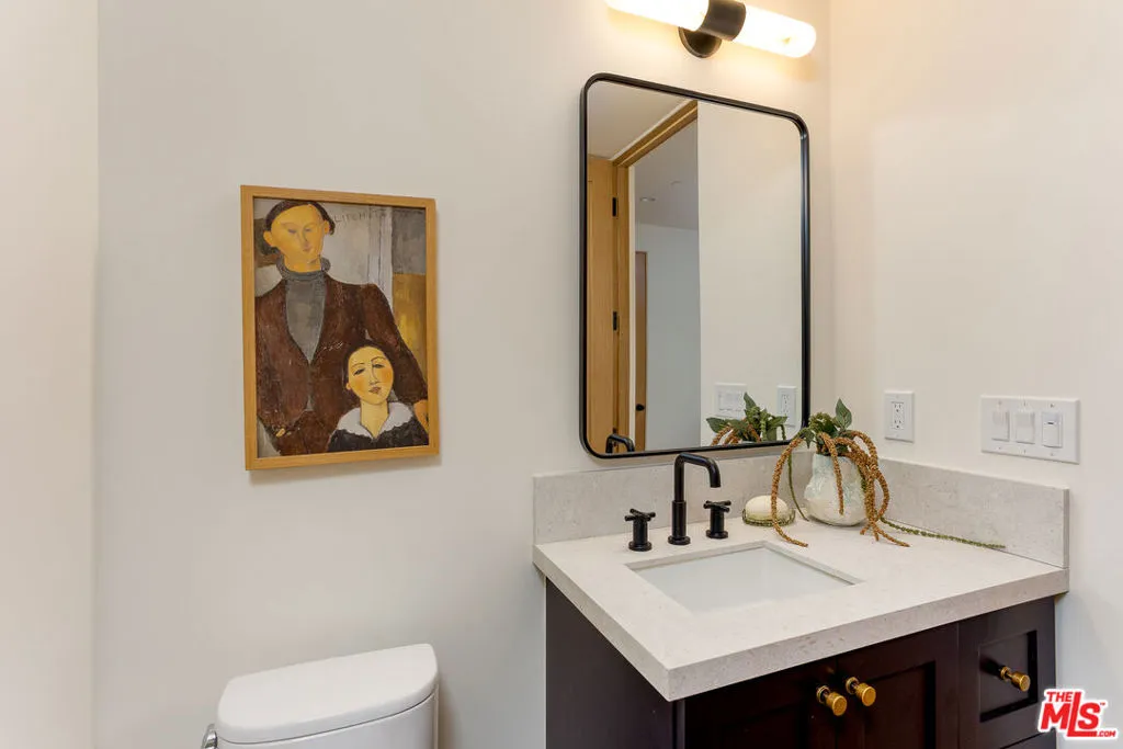 2445 Glyndon Avenue, Venice, California 90291 home-pic-60