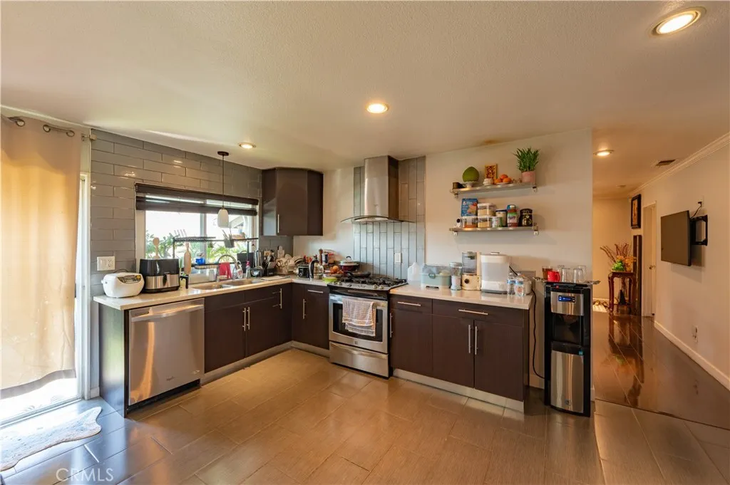1250 S Brookhurst Street 2014, Anaheim, California 92804 home-pic-6