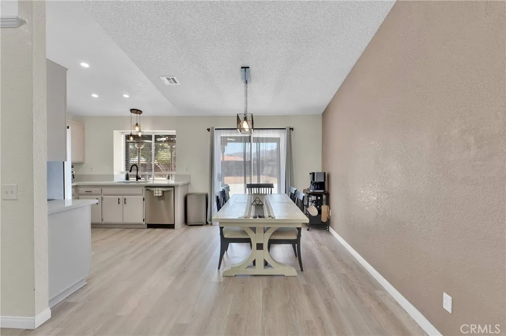 14769 Nanticoke Road, Apple Valley, California 92307 home-pic-7