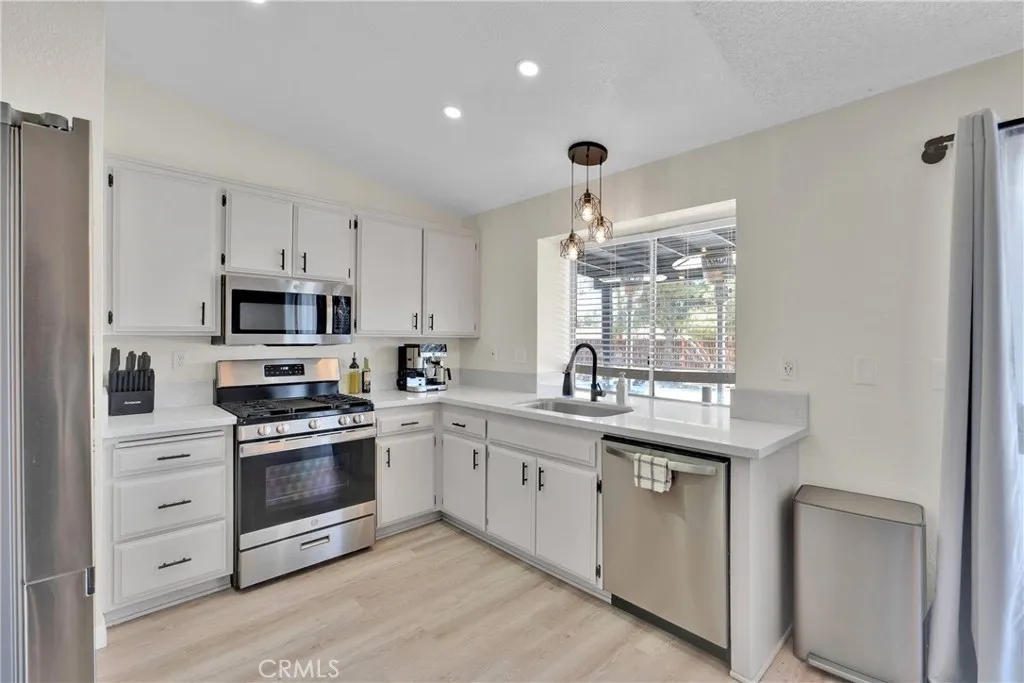 14769 Nanticoke Road, Apple Valley, California 92307 home-pic-13