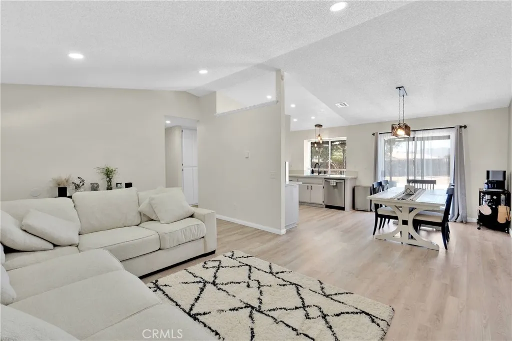 14769 Nanticoke Road, Apple Valley, California 92307 home-pic-5