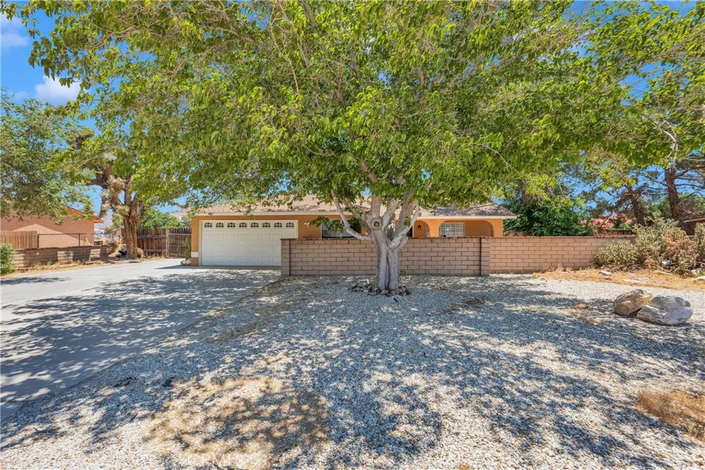 14769 Nanticoke Road, Apple Valley, California 92307 home-pic-1