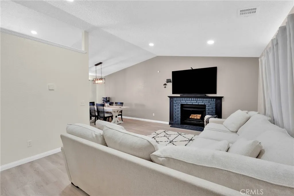 14769 Nanticoke Road, Apple Valley, California 92307 home-pic-3