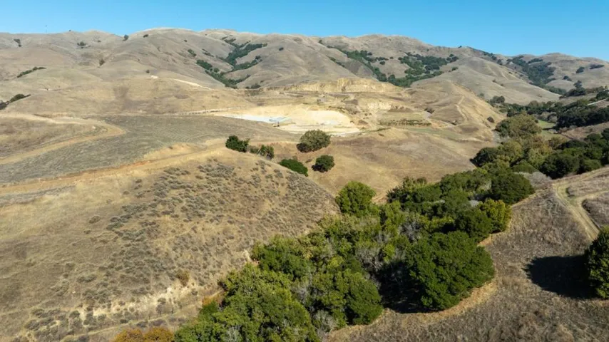 East looking view of the acreage.