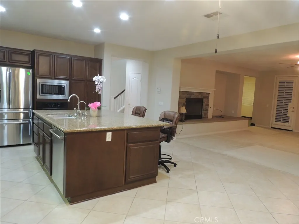 13711 Amberview, Eastvale, California 92880 home-pic-37