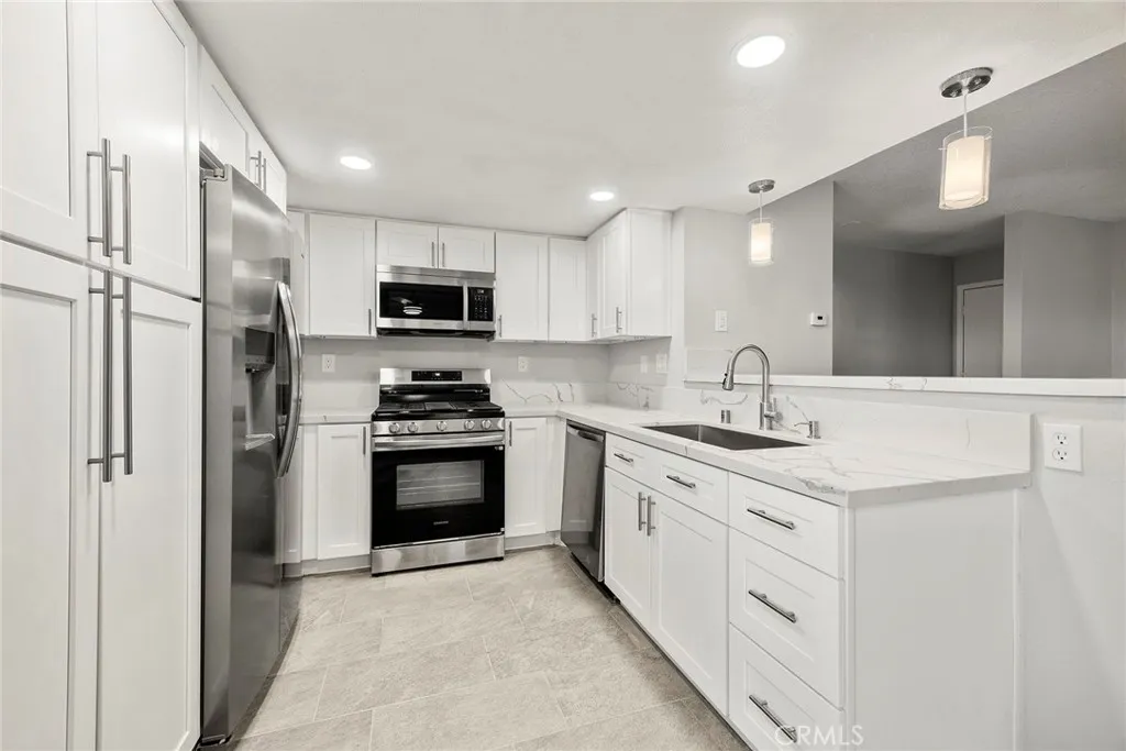 2616 Avenida Del Vista 104, Corona, California 92882 home-pic-6