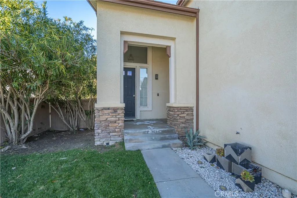 17913 Maplehurst Place, Canyon Country, California 91387 home-pic-3