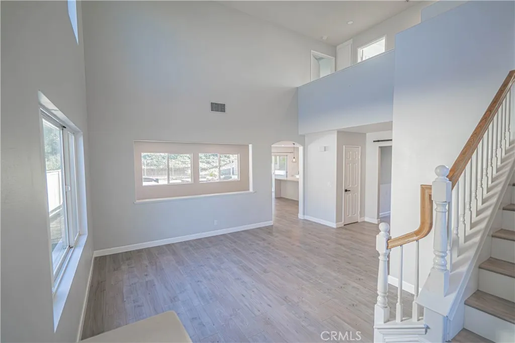 17913 Maplehurst Place, Canyon Country, California 91387 home-pic-4
