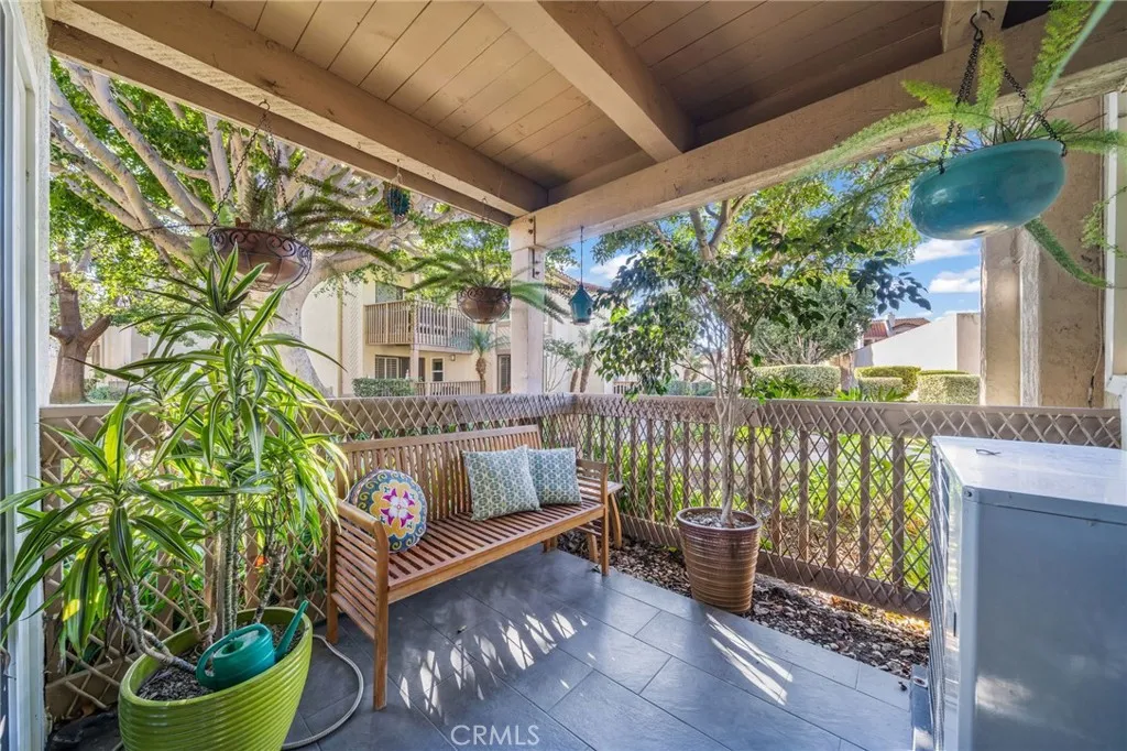 4852 Cabana Drive 102, Huntington Beach, California 92649 home-pic-18