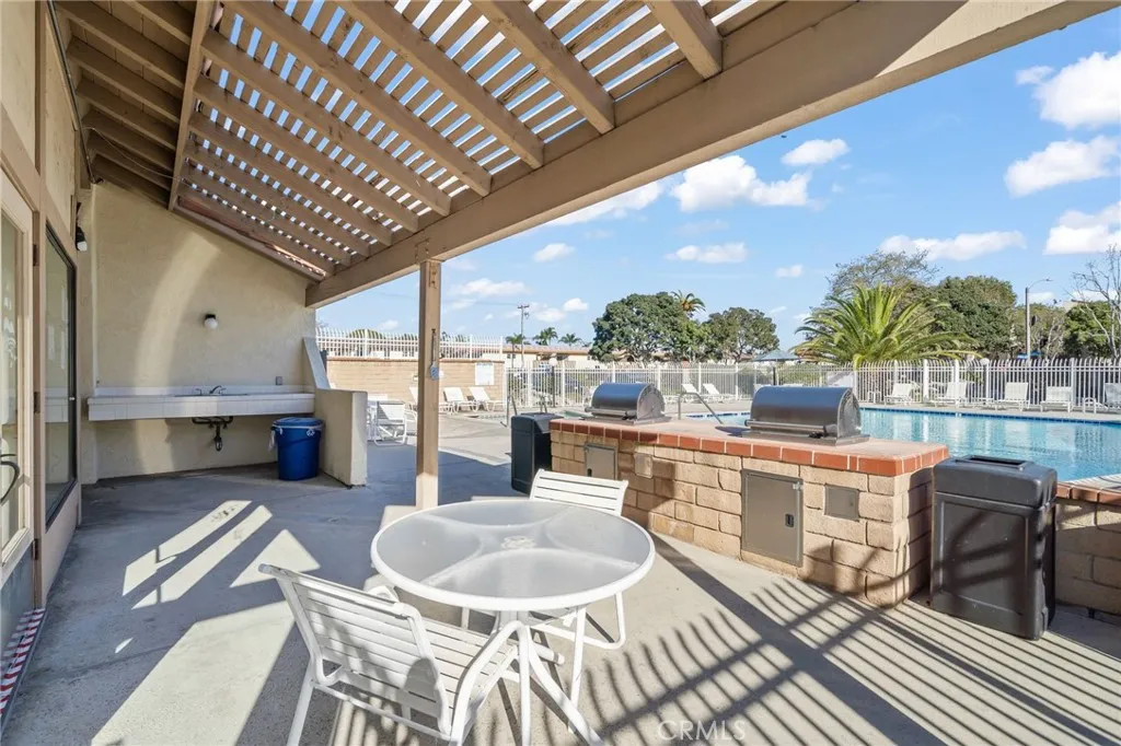 4852 Cabana Drive 102, Huntington Beach, California 92649 home-pic-22