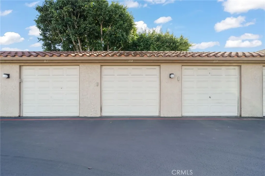 4852 Cabana Drive 102, Huntington Beach, California 92649 home-pic-23