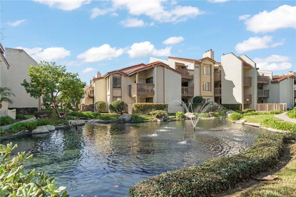 4852 Cabana Drive 102, Huntington Beach, California 92649 home-pic-20