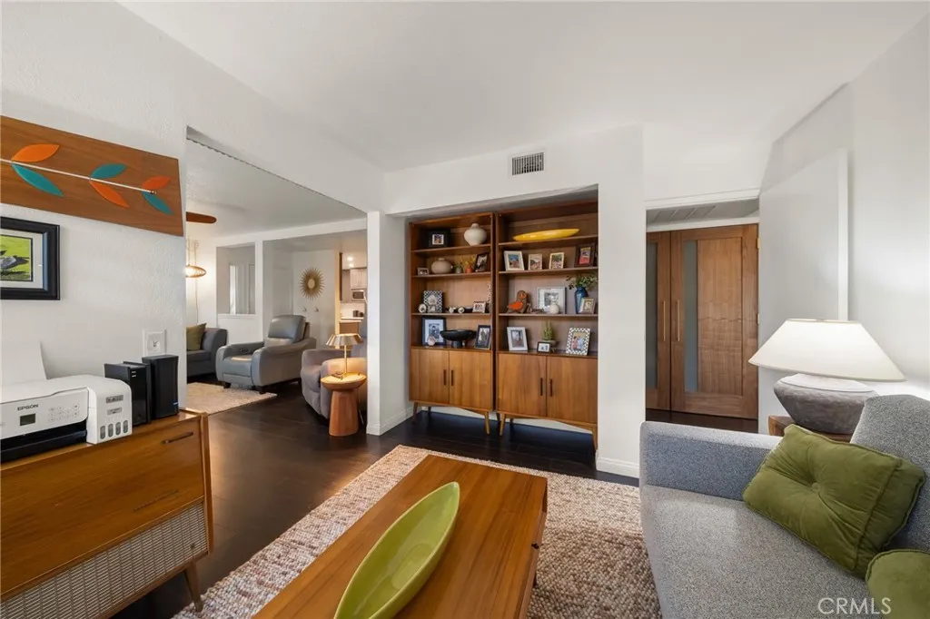 4852 Cabana Drive 102, Huntington Beach, California 92649 home-pic-11