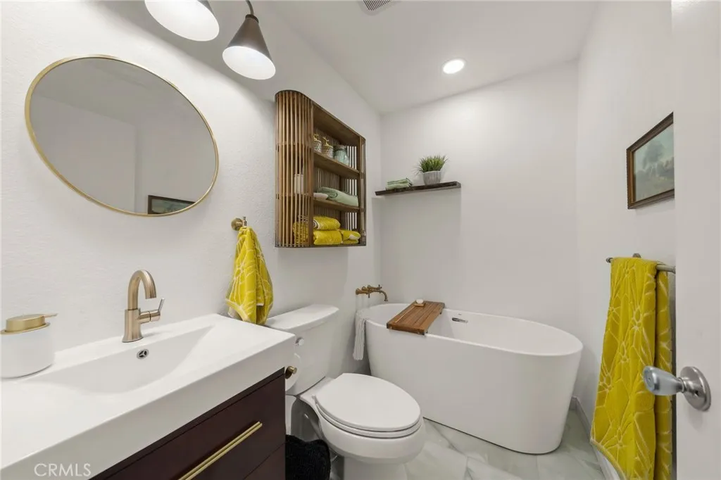 4852 Cabana Drive 102, Huntington Beach, California 92649 home-pic-13