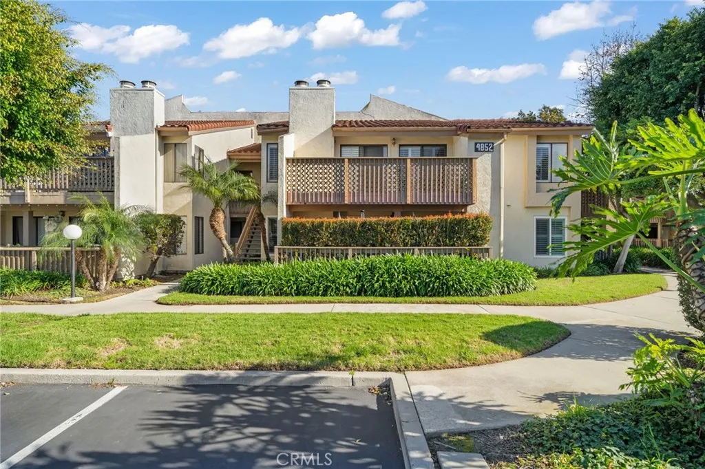 4852 Cabana Drive 102, Huntington Beach, California 92649 home-pic-1