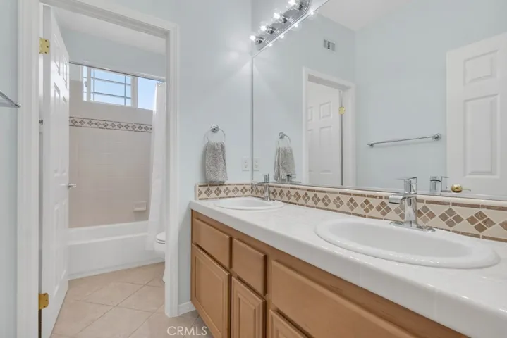 upstairs guest bathroom