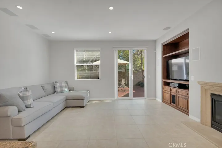 406 Town Forest Court, Camarillo, California 93012