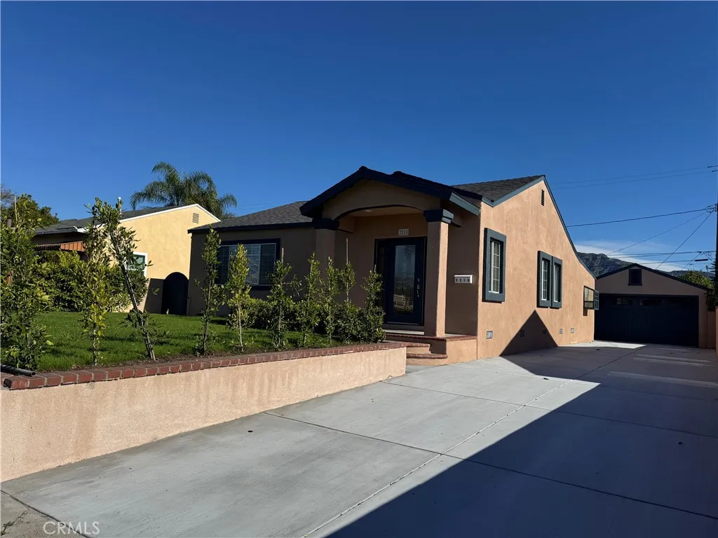 2210 N Buena Vista, Burbank, California 91504 home-pic-17