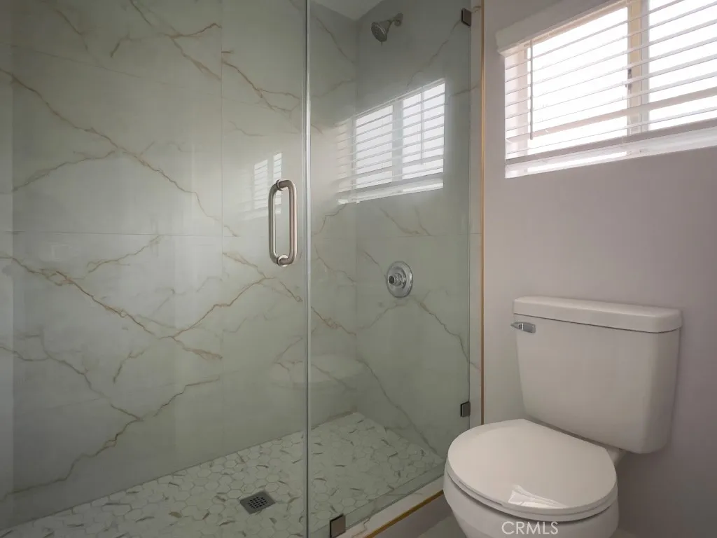 2210 N Buena Vista, Burbank, California 91504 home-pic-27