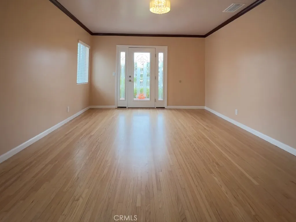 2210 N Buena Vista, Burbank, California 91504 home-pic-21