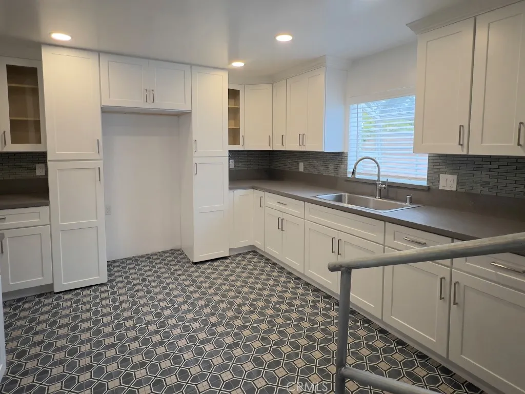 2210 N Buena Vista, Burbank, California 91504 home-pic-5