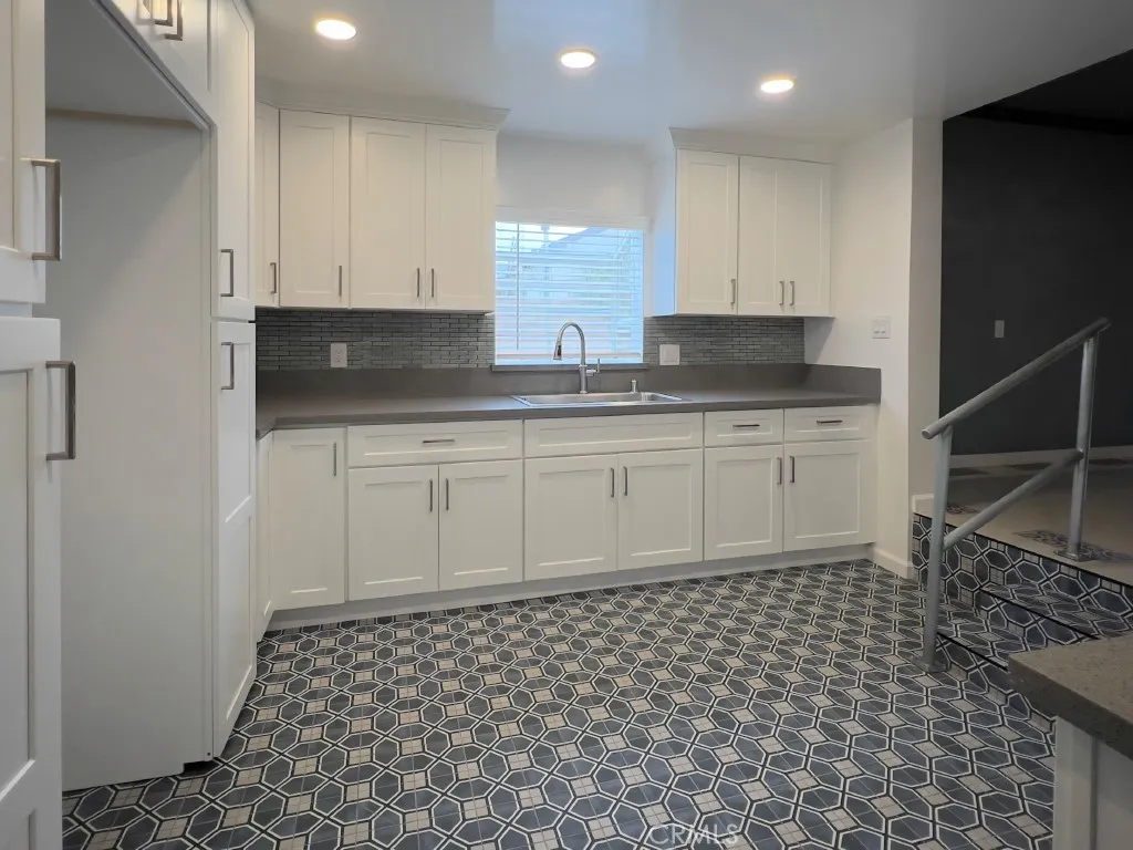 2210 N Buena Vista, Burbank, California 91504 home-pic-26