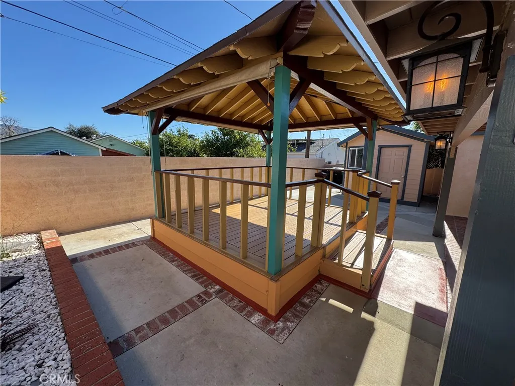 2210 N Buena Vista, Burbank, California 91504 home-pic-24