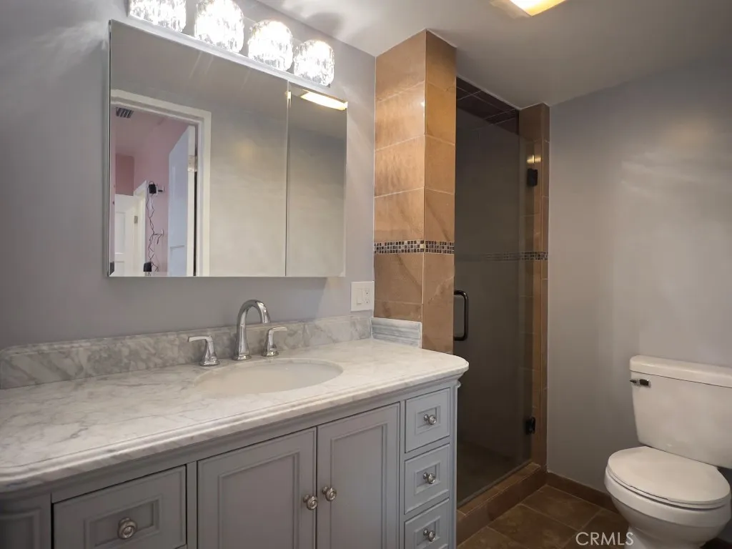 2210 N Buena Vista, Burbank, California 91504 home-pic-32