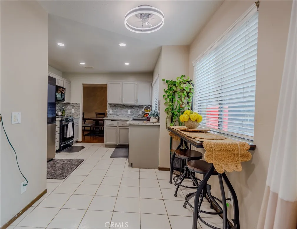 2124 Snowberry Court, Simi Valley, California 93063 home-pic-11