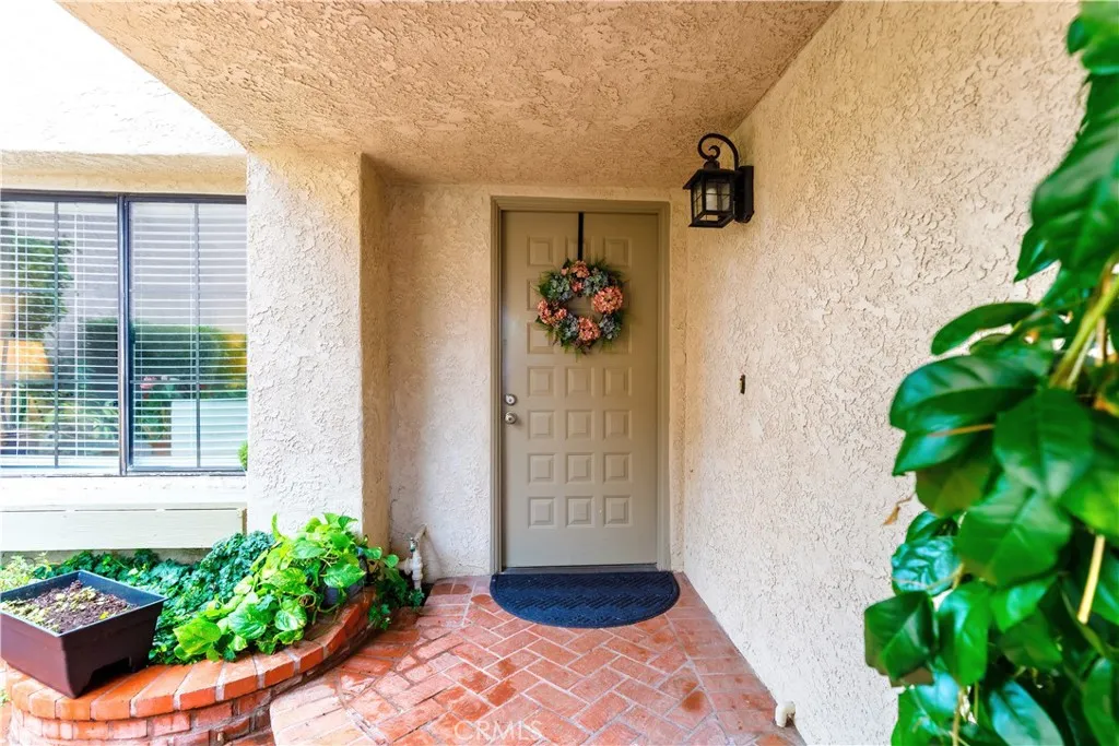 2124 Snowberry Court, Simi Valley, California 93063 home-pic-2