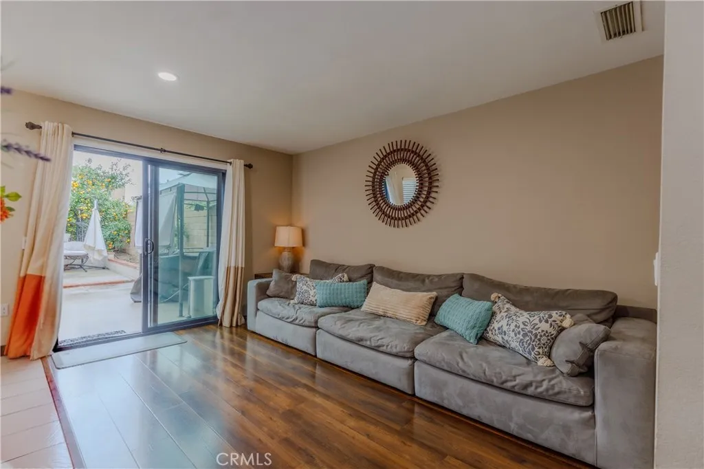 2124 Snowberry Court, Simi Valley, California 93063 home-pic-9